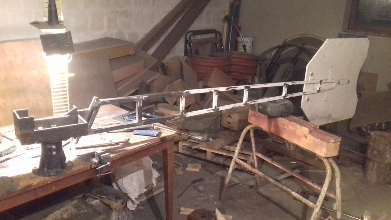 Turbina Wiatrowa  -  Ogon i zawias kontowy ... system anty burzowy ... :)
