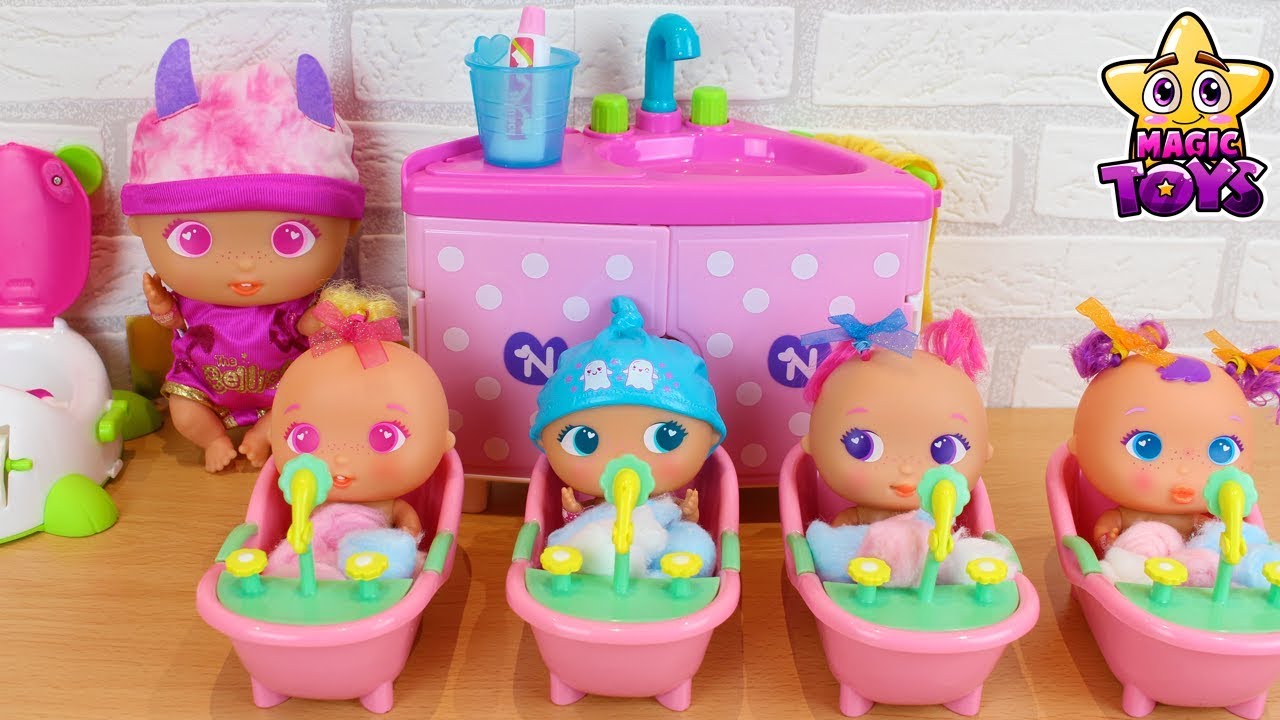 RUTINA DE NOCHE de los Beb&eacute;s Hermanitos Traviesos MINI BELLIES Toman Biber&oacute;n y Ba&ntilde;o de Espuma