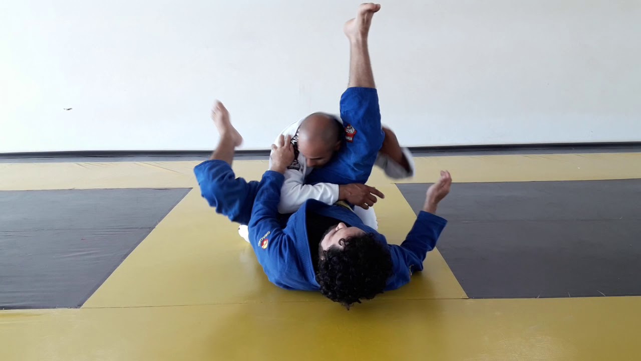 Jiu Jitsu defesa de triângulo sinistra. Funciona de mais