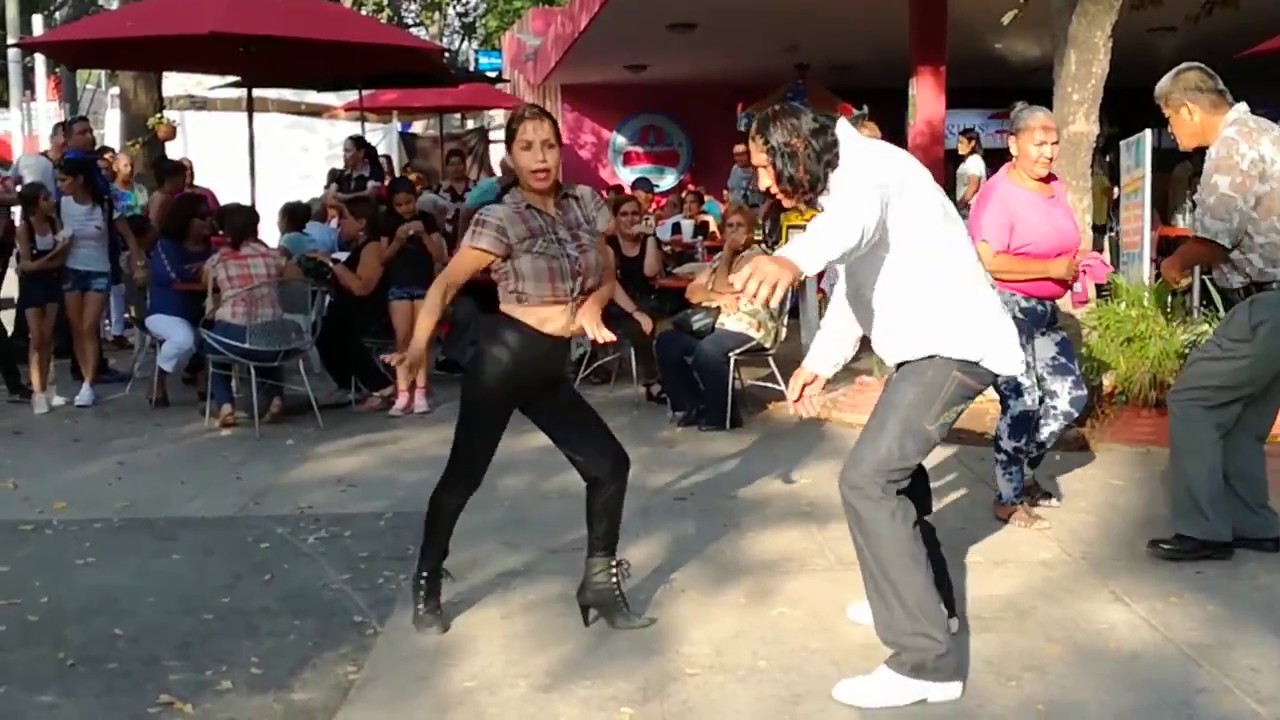 Asi Se Baila La Cumbia En Culiacan 