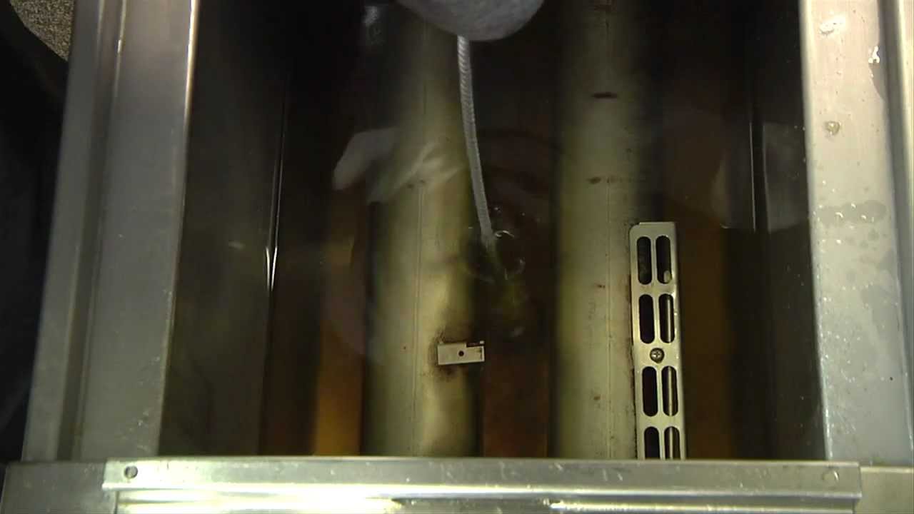 Filtering with a Built In System and Magnesol&reg; XL Filter Powder