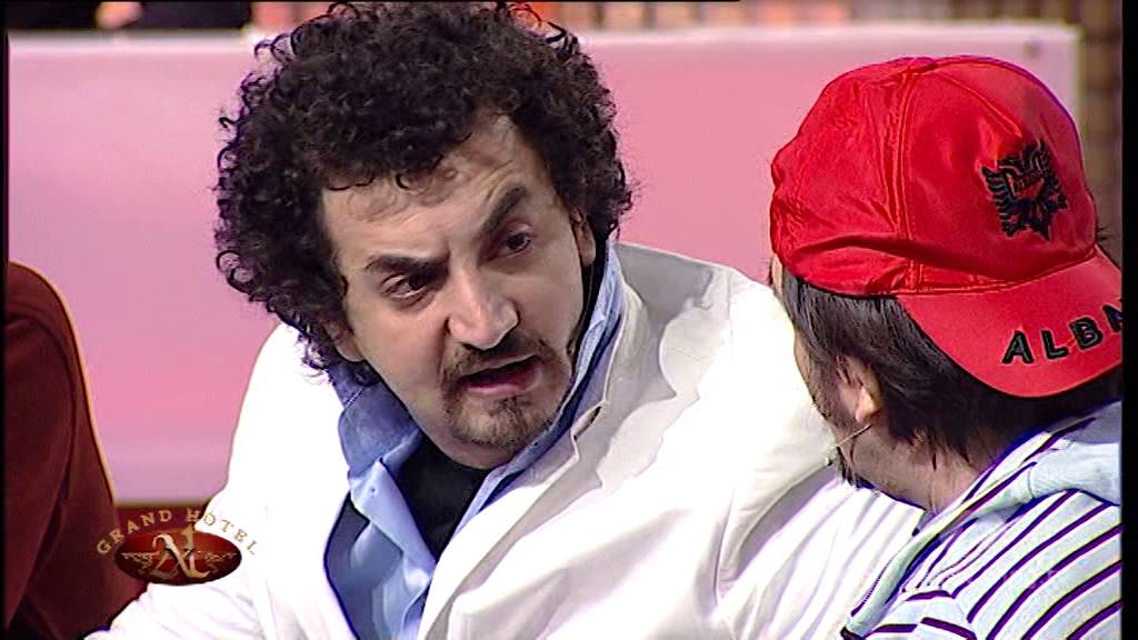 Grand Hotel 2xl - Kater shoket e ushtrise ne kafene (02.01.2016)