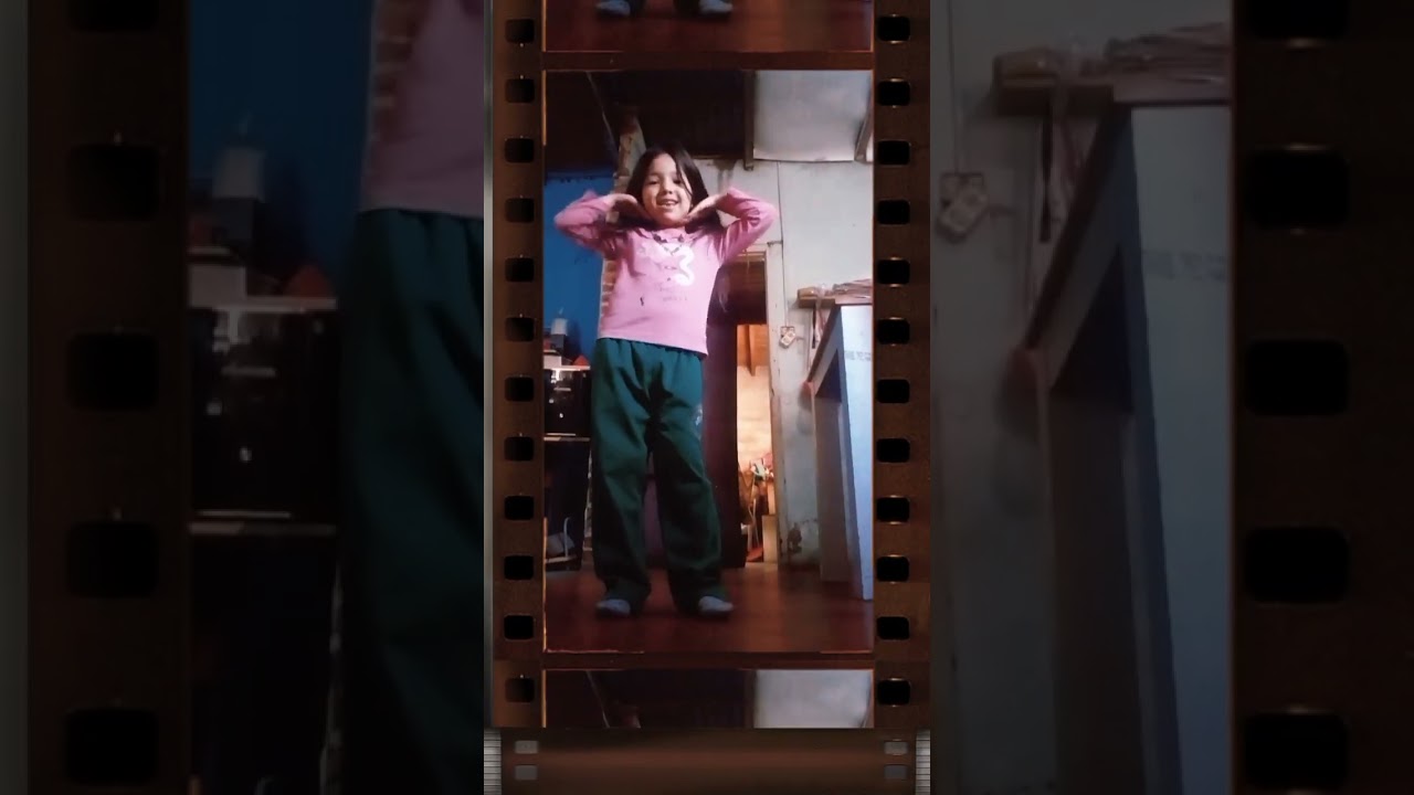 mi hermana asiendo un tik tok el video que ise con el nikky se elimino cuando venga ago el video😀