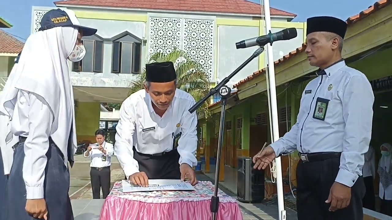 Pelantikan Pengurus OSIS MTs Negeri 4 Cilacap Masa Bakti 2022/2023#kemenagcilacap #kemenagjateng