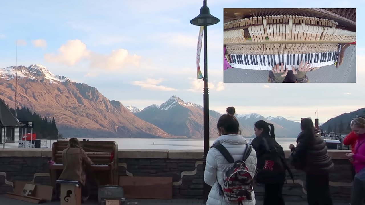 Piano Busker in Queenstown 5