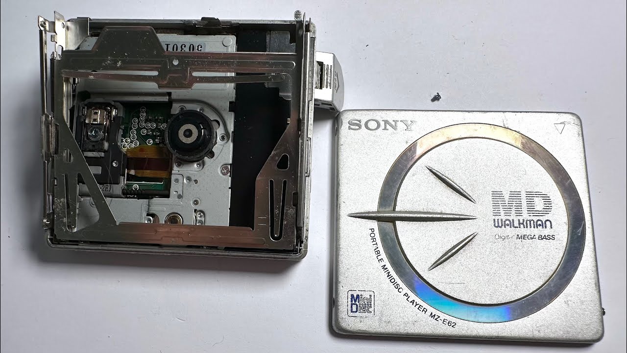 Minidisc player Walkman SONY MZ E62 disassembly and lens cleaning