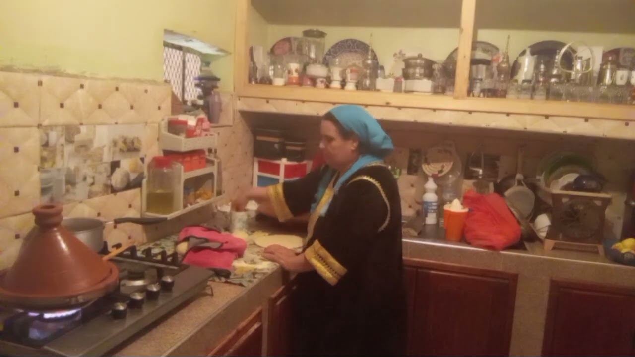 توجاد طاجين لغدا مع عصير الليمون