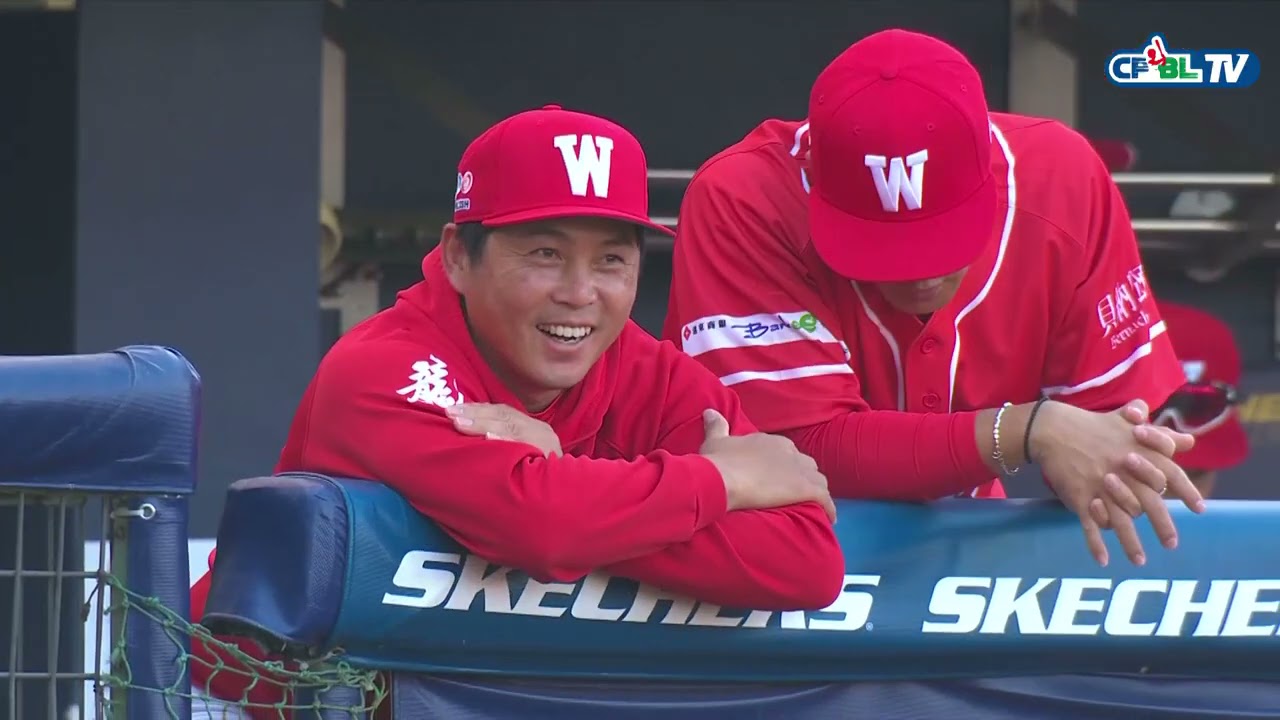 04/24 味全 VS 中信 賽前，由一代象成員陳義信和王俊郎，在主題日中開出好球