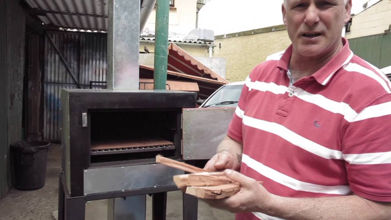 Starting up and baking in a wood-fired rocket oven