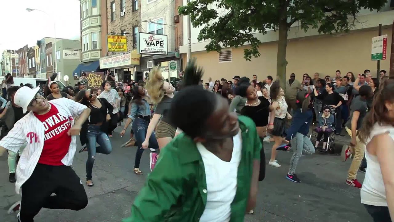 Best Marriage Proposal Ever: Groom Pops Question at South Street Spring Festival