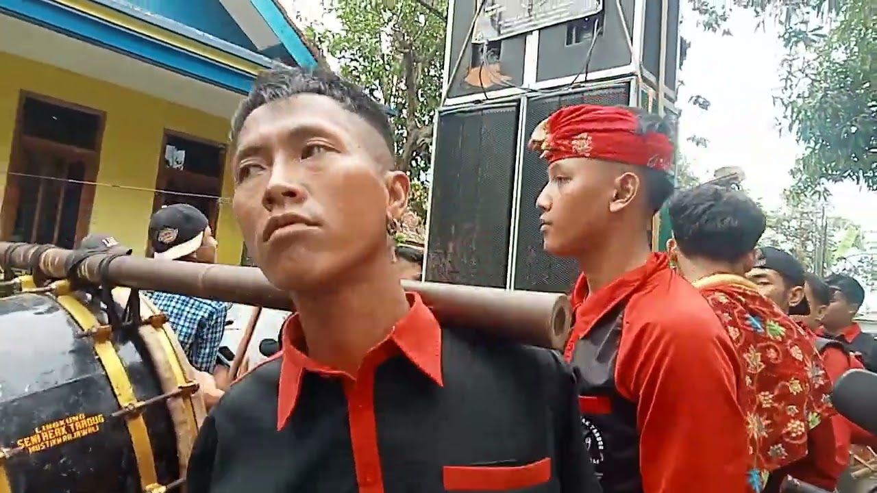 mustika rajawali pimpinan abah joni,musiknya geunaheun mantap