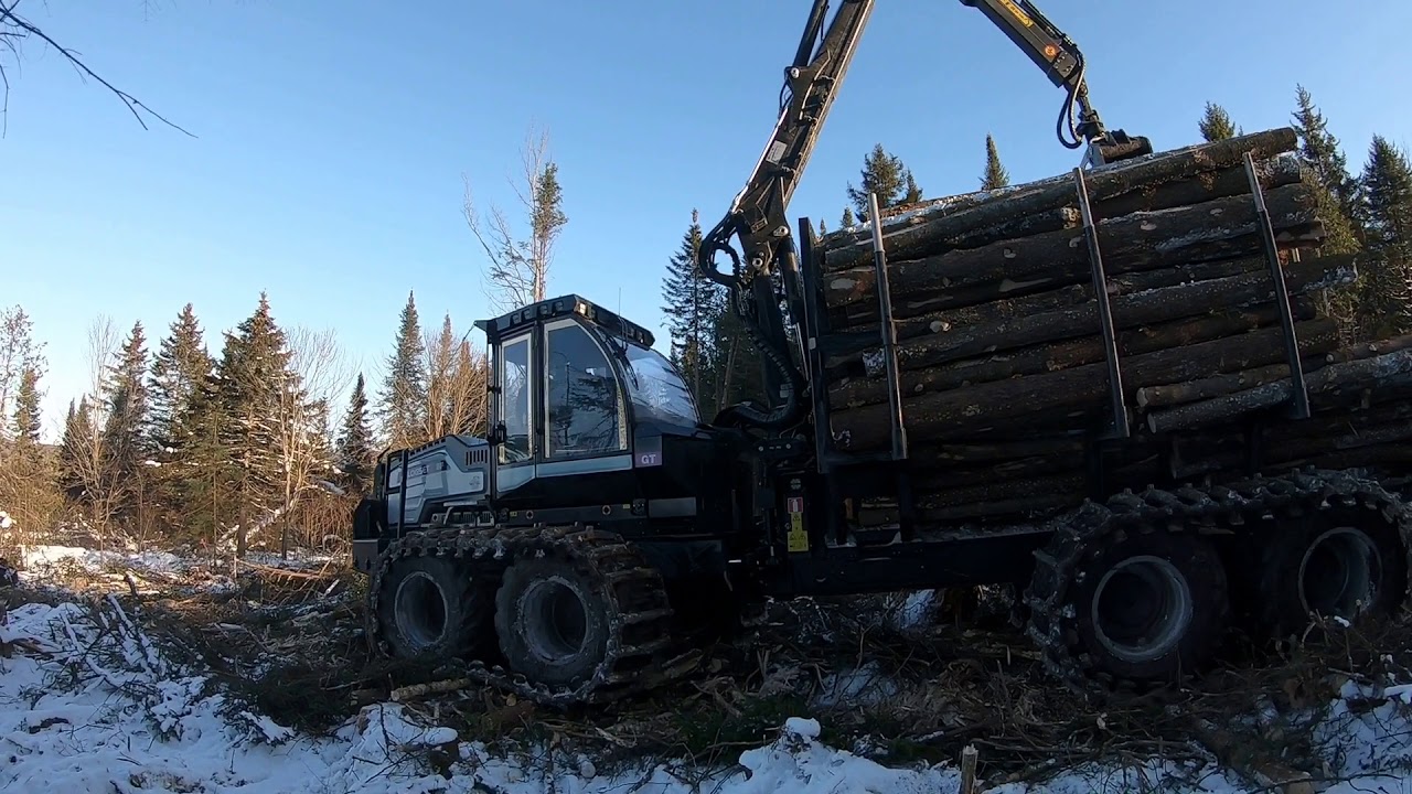 Logset forest machine demo in Canada