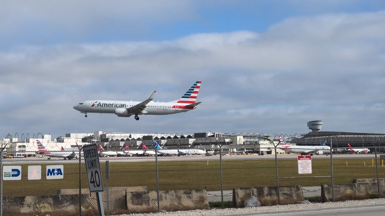 Miami Planespotting | Two Minutes of Takeoffs and Landings 