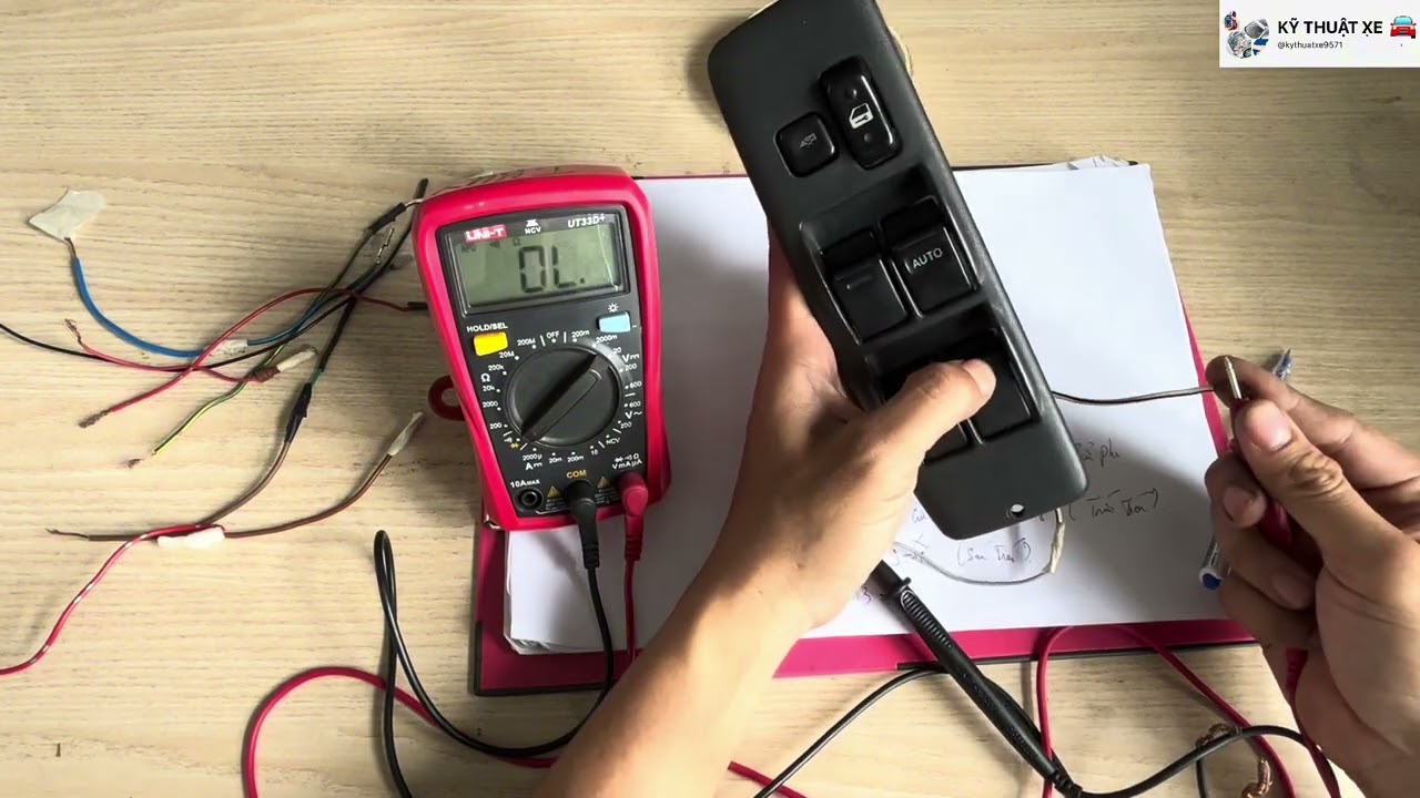Hướng dẫn xác định chân công tắc nâng hạ kính ô tô