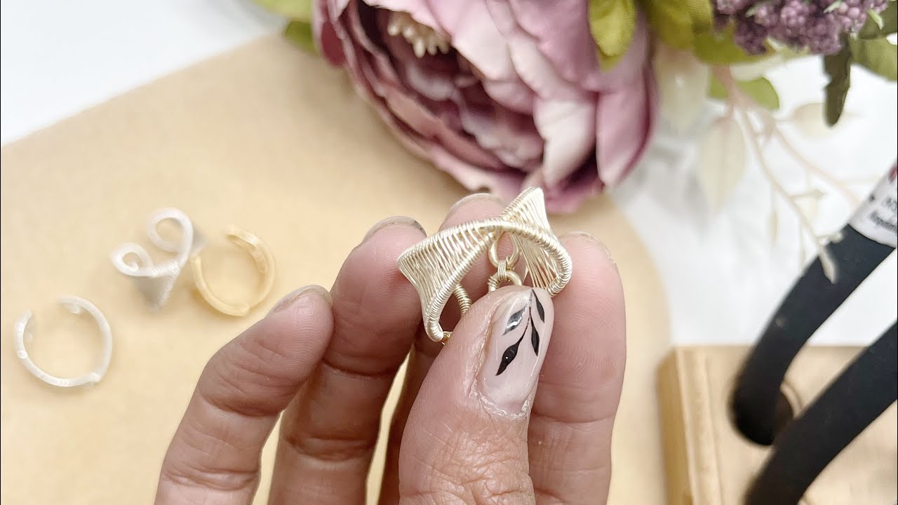 Anillo tejido #alambrismo #joyeriaartesanal #wirewrap #diy