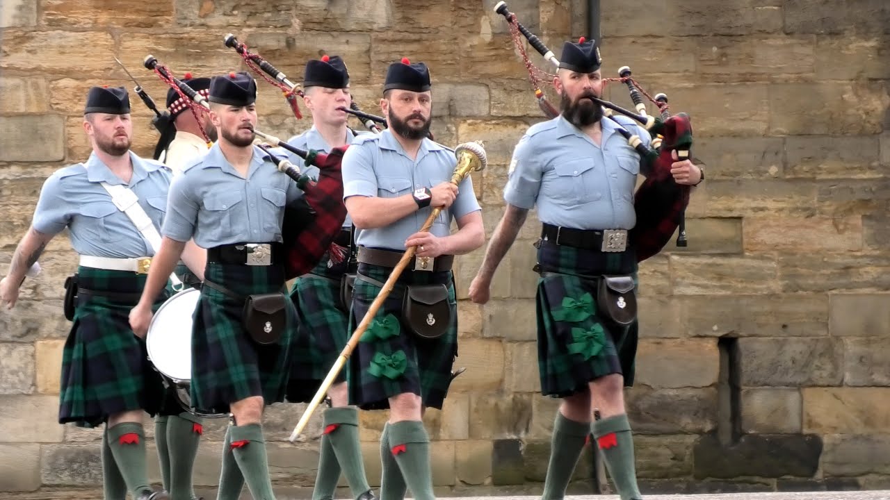 If King Charles comes to Edinburgh | Royal Guards & 2SCOTS Pipes and Drums Rehearsal Holyrood Palace