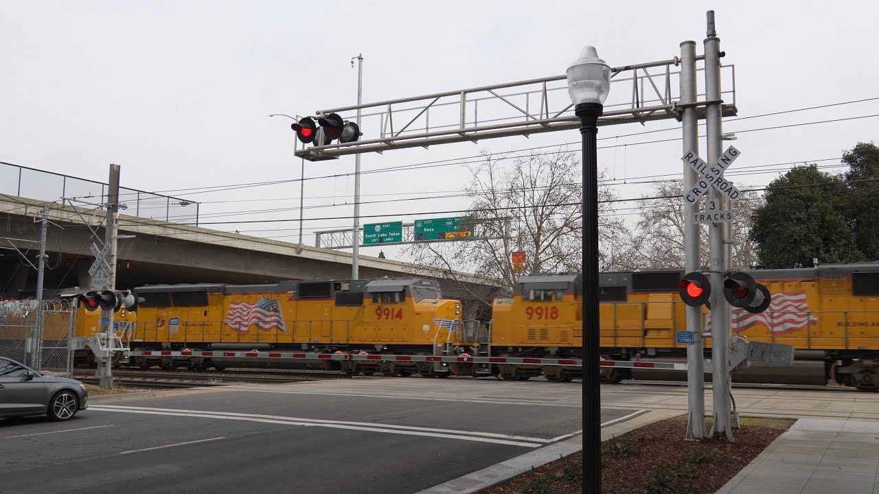 UP 9916 Stockton Turn North (East) Rerouted, SACRT | X St. Railroad Crossing, Sacramento CA 
