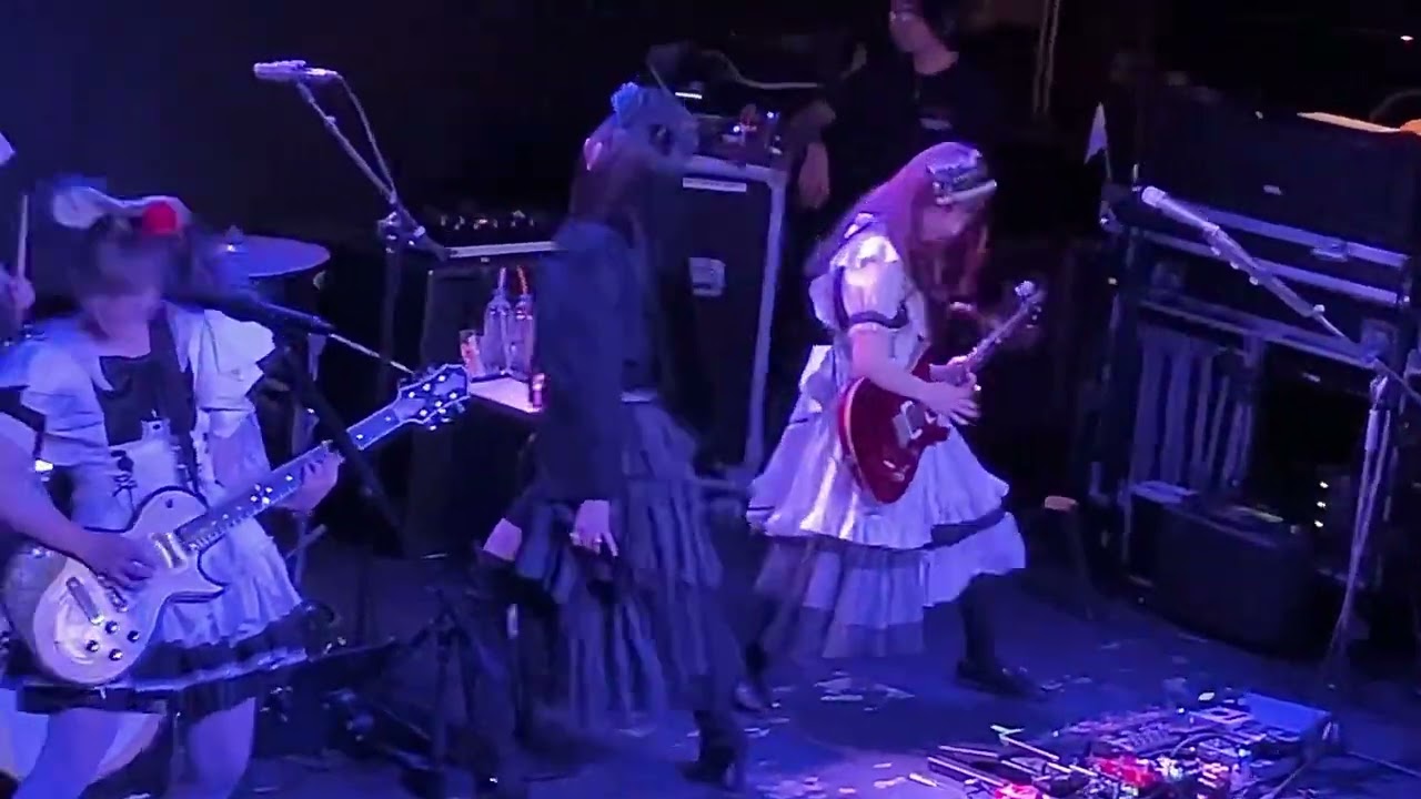 Band-Maid  BLOOMING ! in Detroit - Kanami shredding and Akane Booming