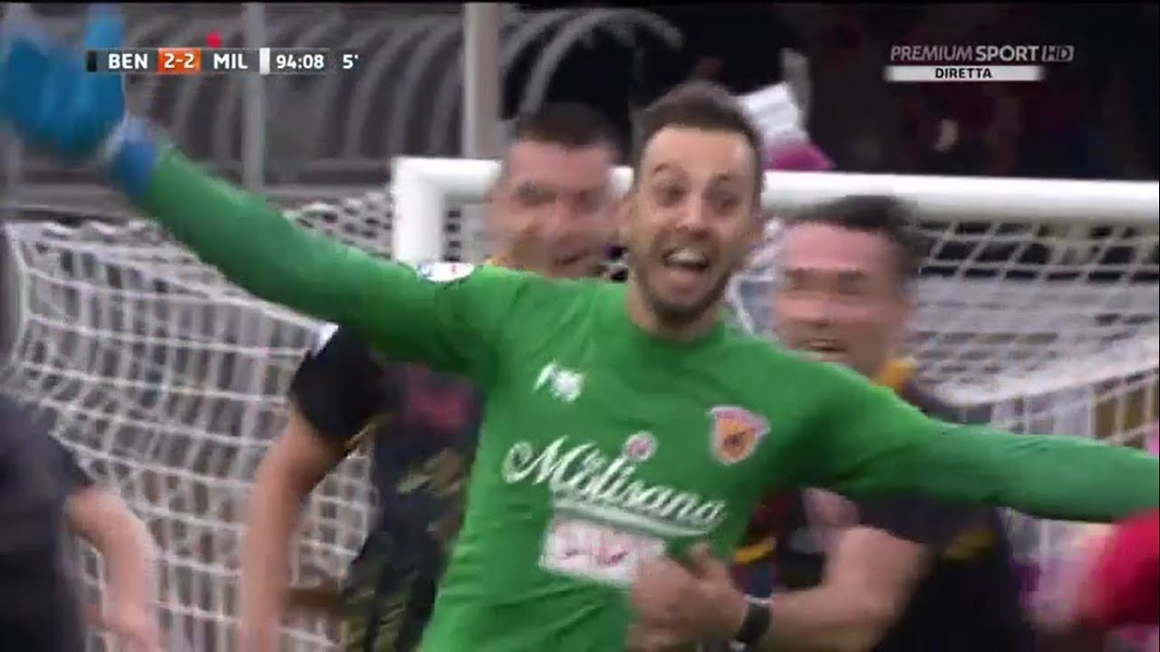 Gol storico del Benevento, pareggio al 95' del portiere Brignoli (Benevento vs Milan 2-2)