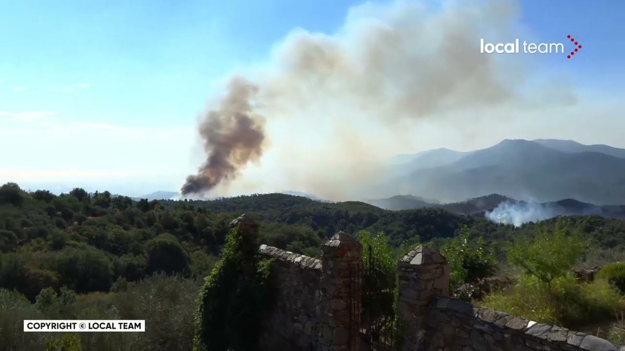 Incendio Arnasco, sganci d'acqua: elicotteri e canadair sul posto