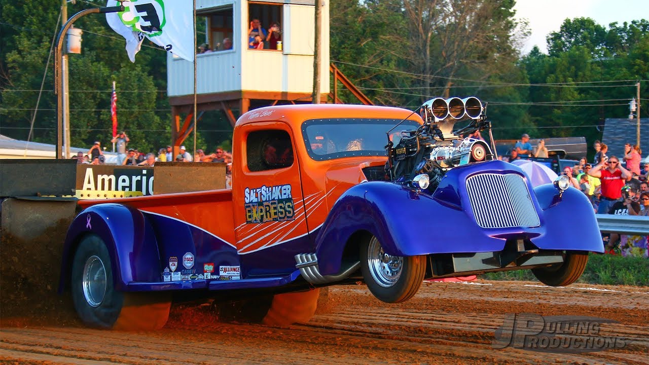 Super Mod 2wd Trucks pulling at Tampico, IN