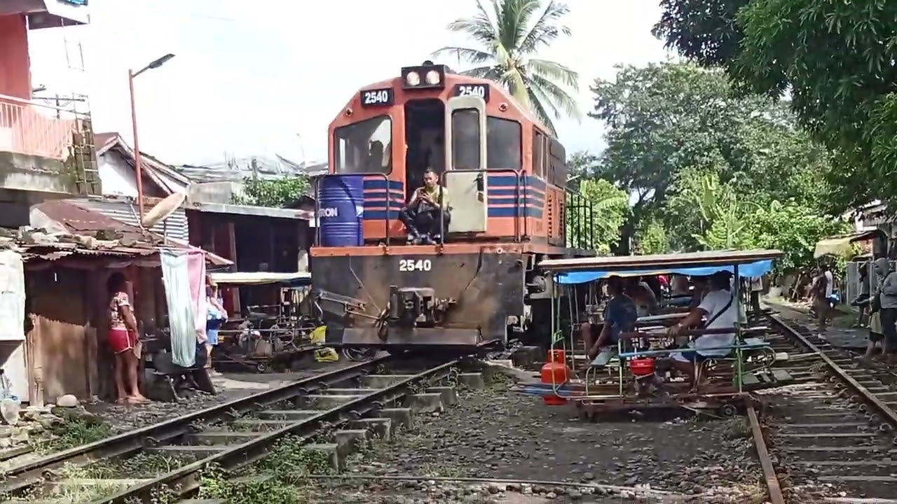 GE U10B DEL 2540 DMT ARRIVING AT SIPOCOT STATION 10/29/2025