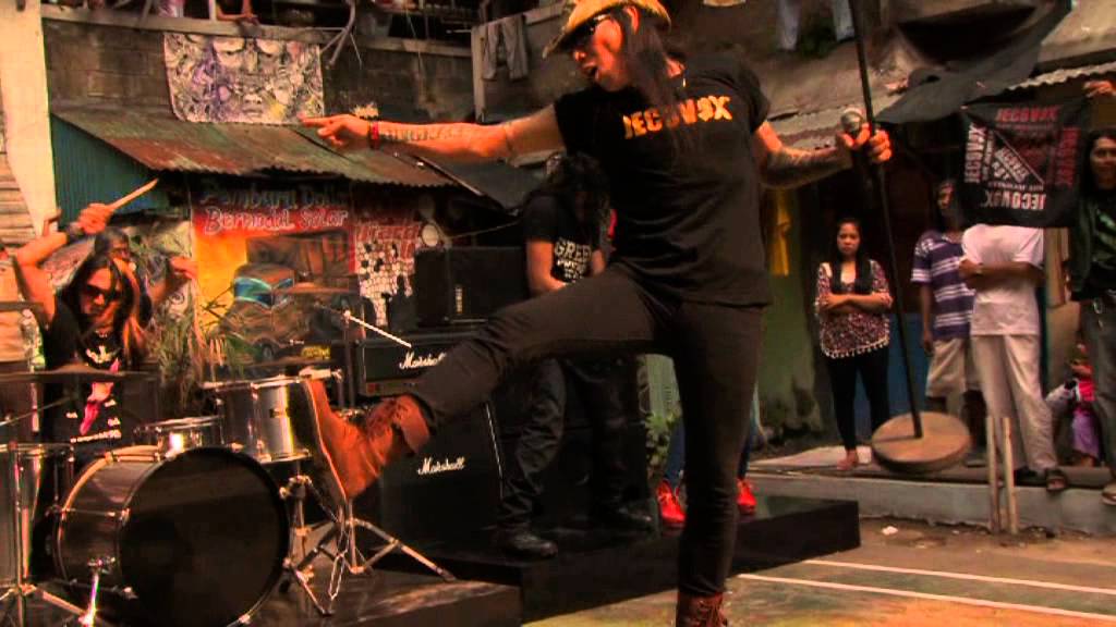 Dewi Persik feat Roy Jeconiah 
