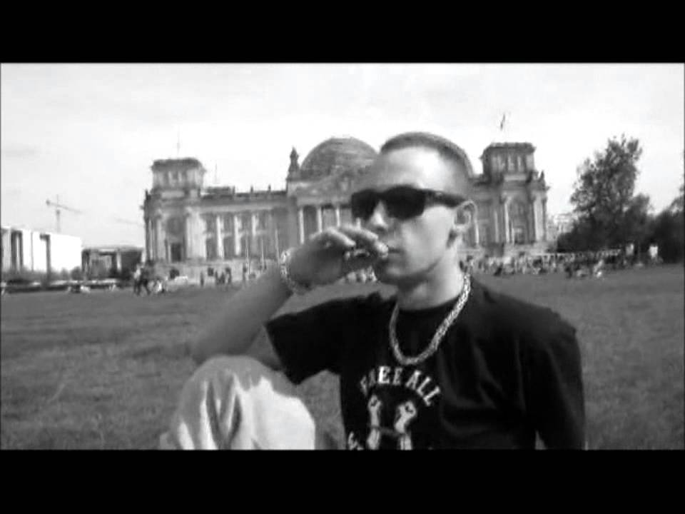 Verzerrte Realit&auml;t Shout Out Video