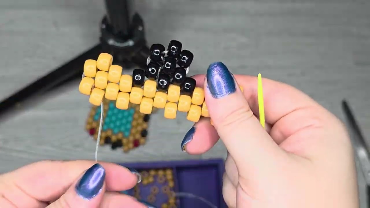 Как сделать циферблат для часов из брелока Kandi по мотивам FNAF: пошаговая инструкция