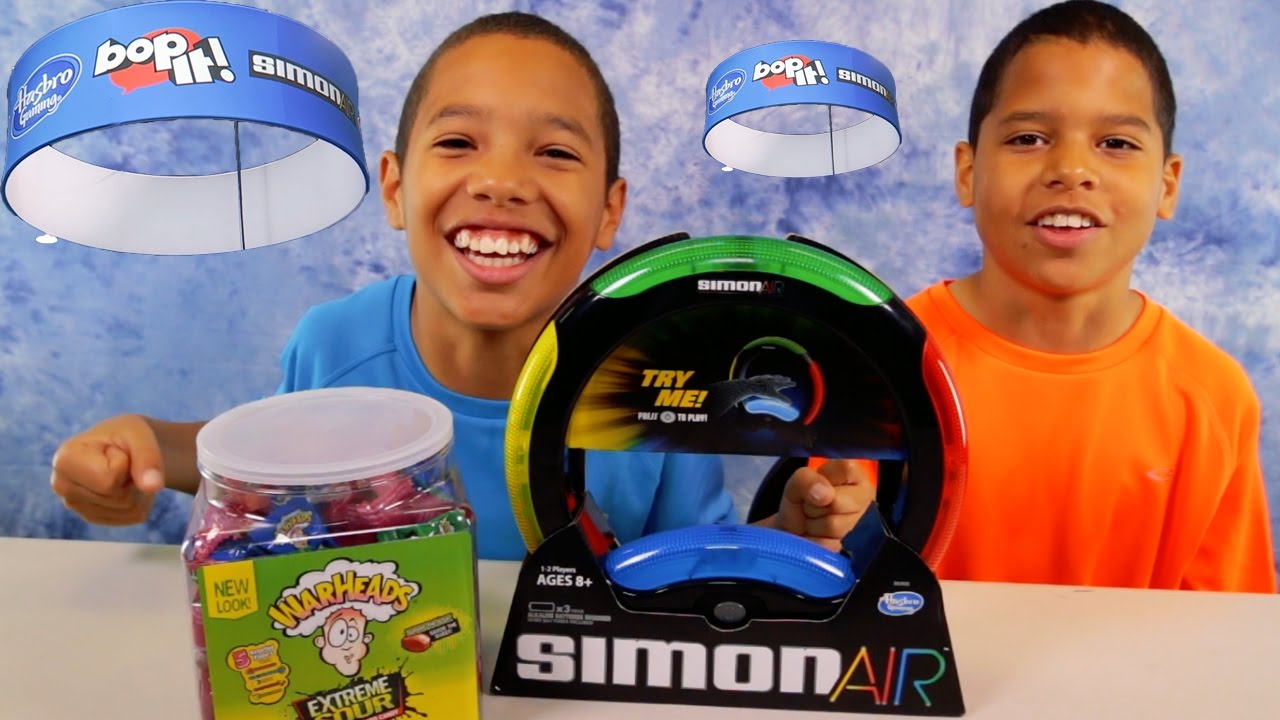 Simon Air Toy Challenge Game - Warheads Extreme Sour Candy - Vidcon