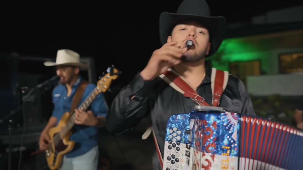 Tite Chavez Ft Grupo Reserva - Los Mejores Cuadros (En Vivo) 