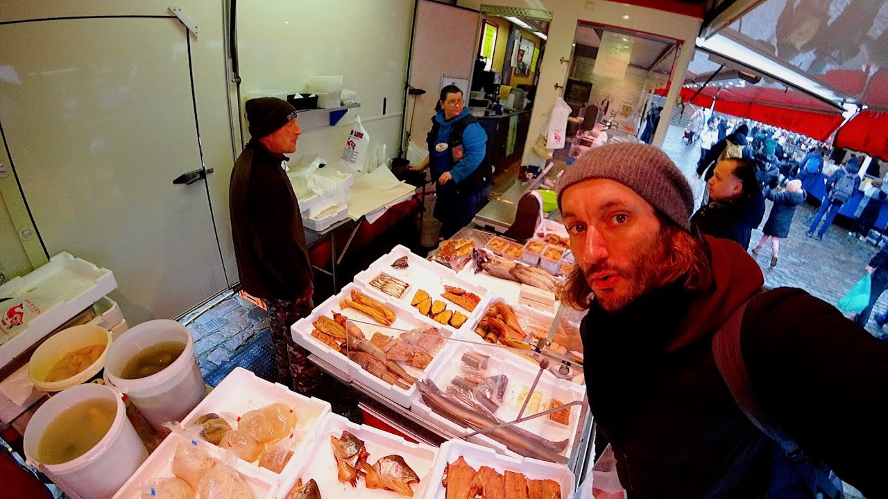 Fischmarkt Hamburg Altona 🇩🇪 | Trying Schillerlocke, Räucheraal & Fischbrötchen