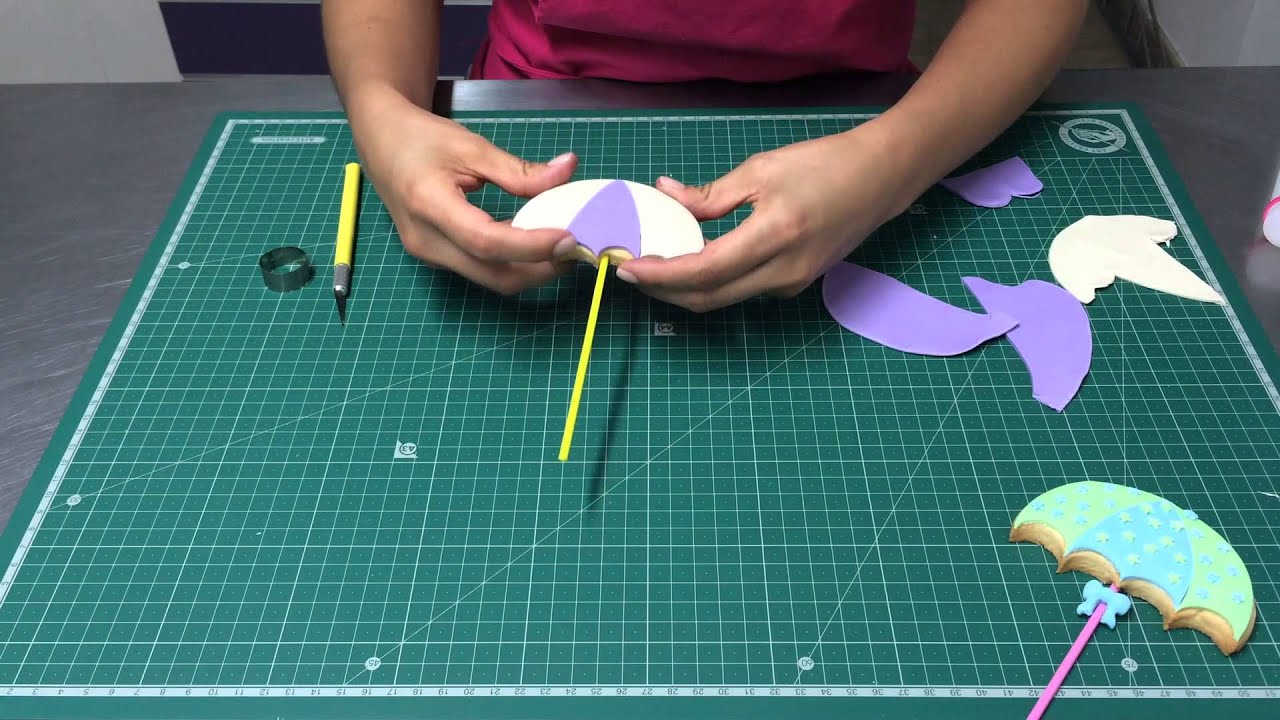 Galleta con forma de paraguas. Especial Otoño de fondant