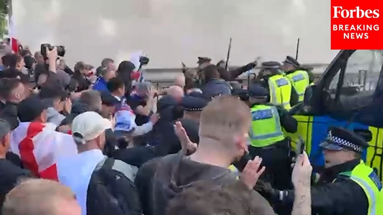 RAW VIDEO: 'Unite The Kingdom' Protestors Get Into Violent Clash With London, England, Police