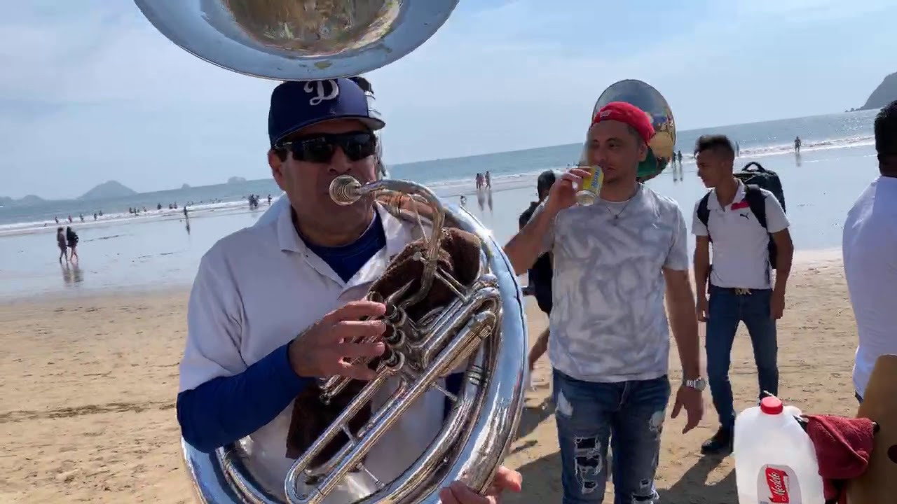 Disfrutando de la Banda En Mazatlan