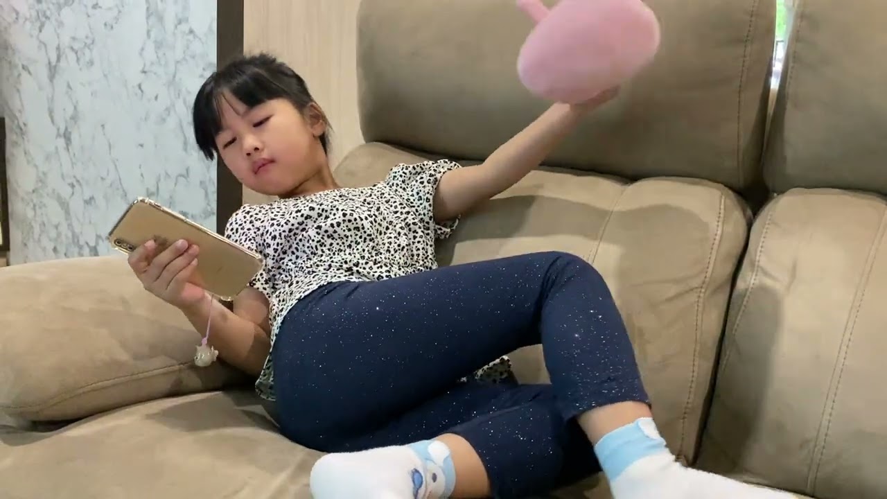 Dandan cantik mau jalan&rdquo; / LamSzeSze 