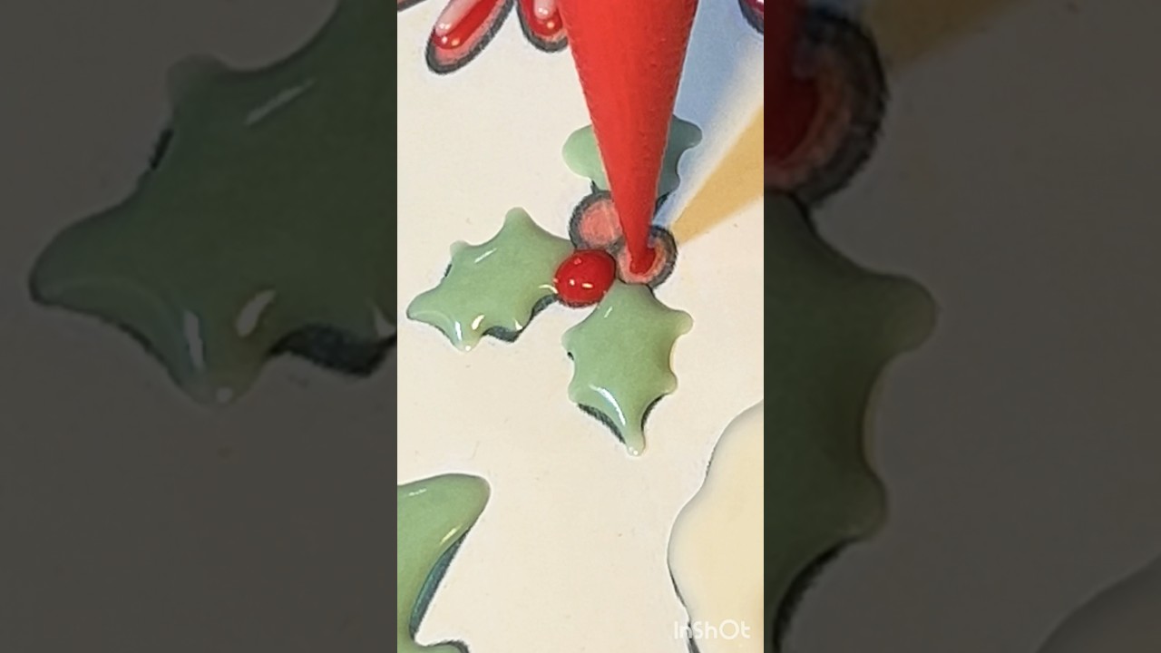 Holly Leaves Royal Icing Tutorial 🎄 Christmas Cookie Decoration | Satisfying ASM