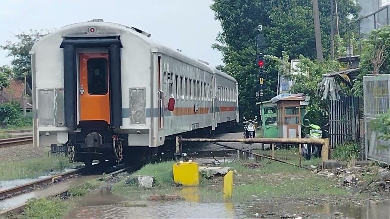 Komplikasi Kereta api Berhenti luar biasa di Stasiun Kosambi Karawang