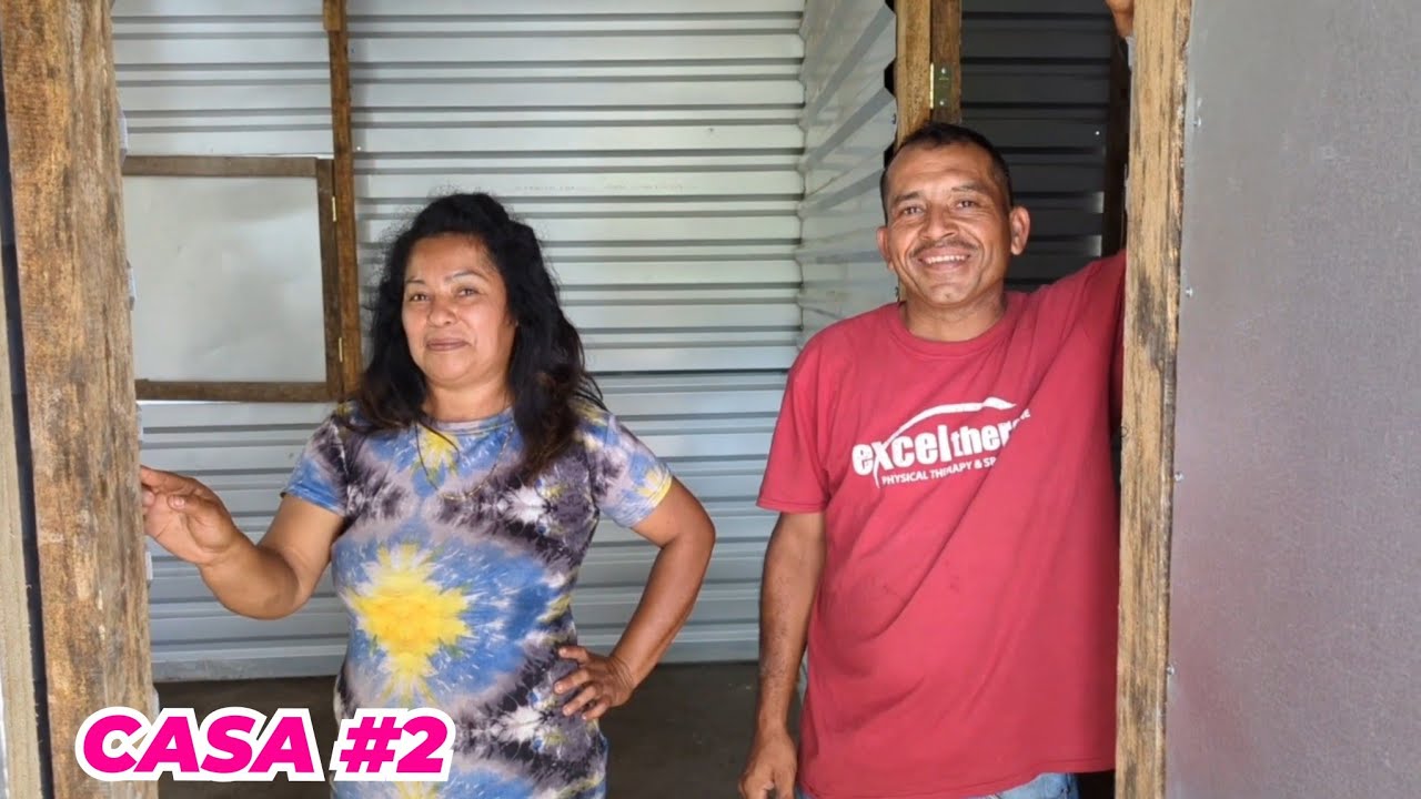 Su mamá le regalo 🏡 Entrega de la casa a Don Ernan y su Esposa 