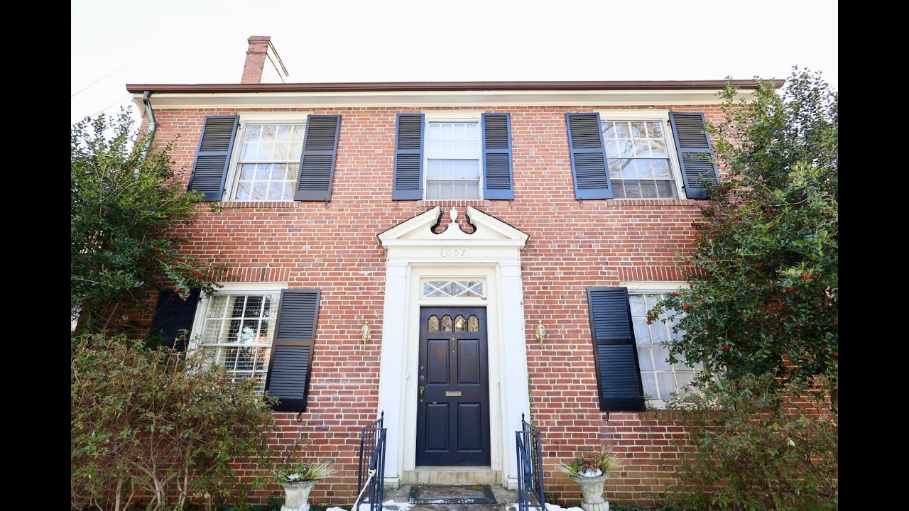 Cozy 2Bed, 1Bath Upstairs Apartment on Park Ave in Richmond at 4007 Park Ave #B!