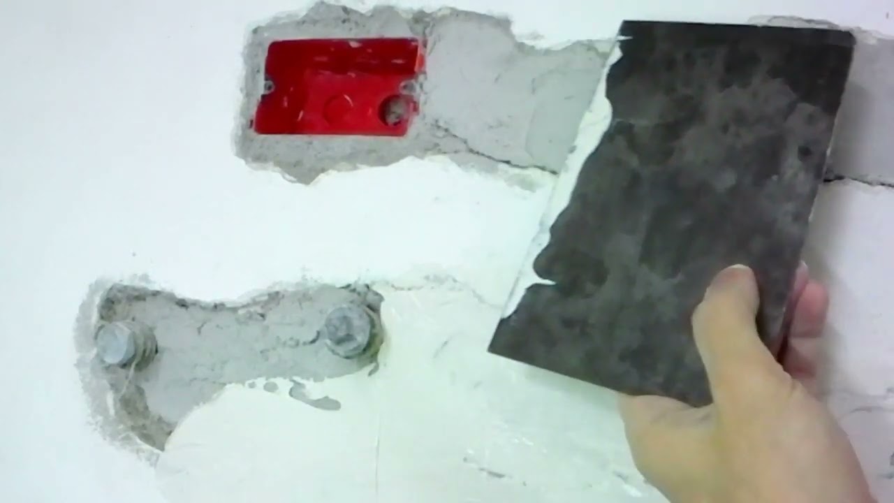 Passare lo stucco alle pareti  Come rasare delle tracce sul muro con la spatola grande-SC10