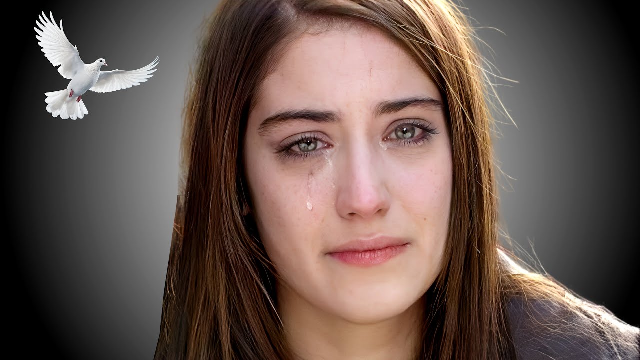 Hazal Kaya -  Terrible Noticia