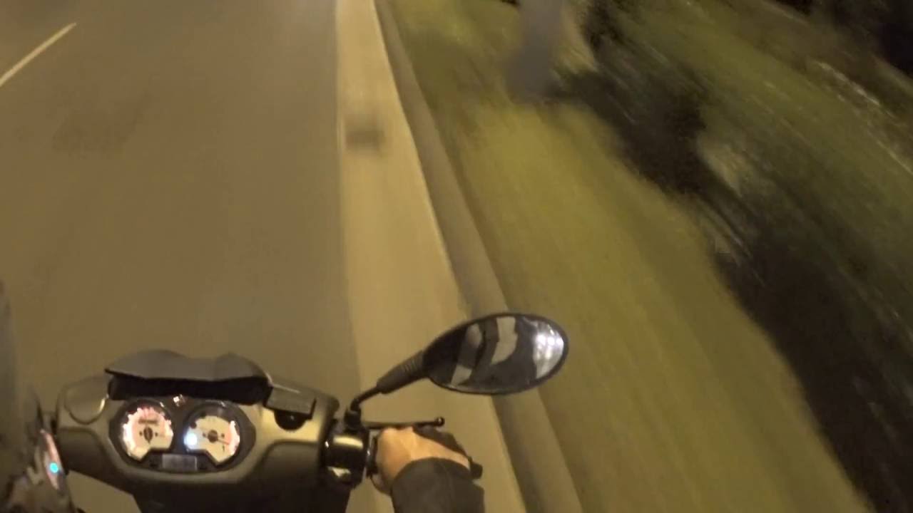 Keeway RY6 fojtással Budapest este