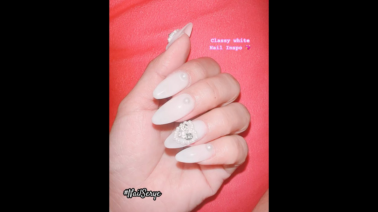 #LoveWhite#whitenails #Nailholic 💕💅