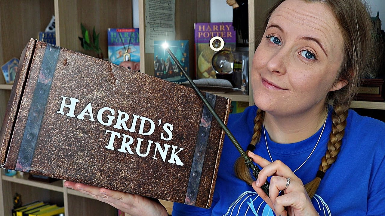 HAGRID'S TRUNK UNBOXING | Spells and Curses