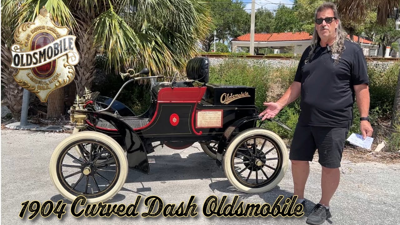 Oldsmobile Model 6C Curved Dash Runabout 1904