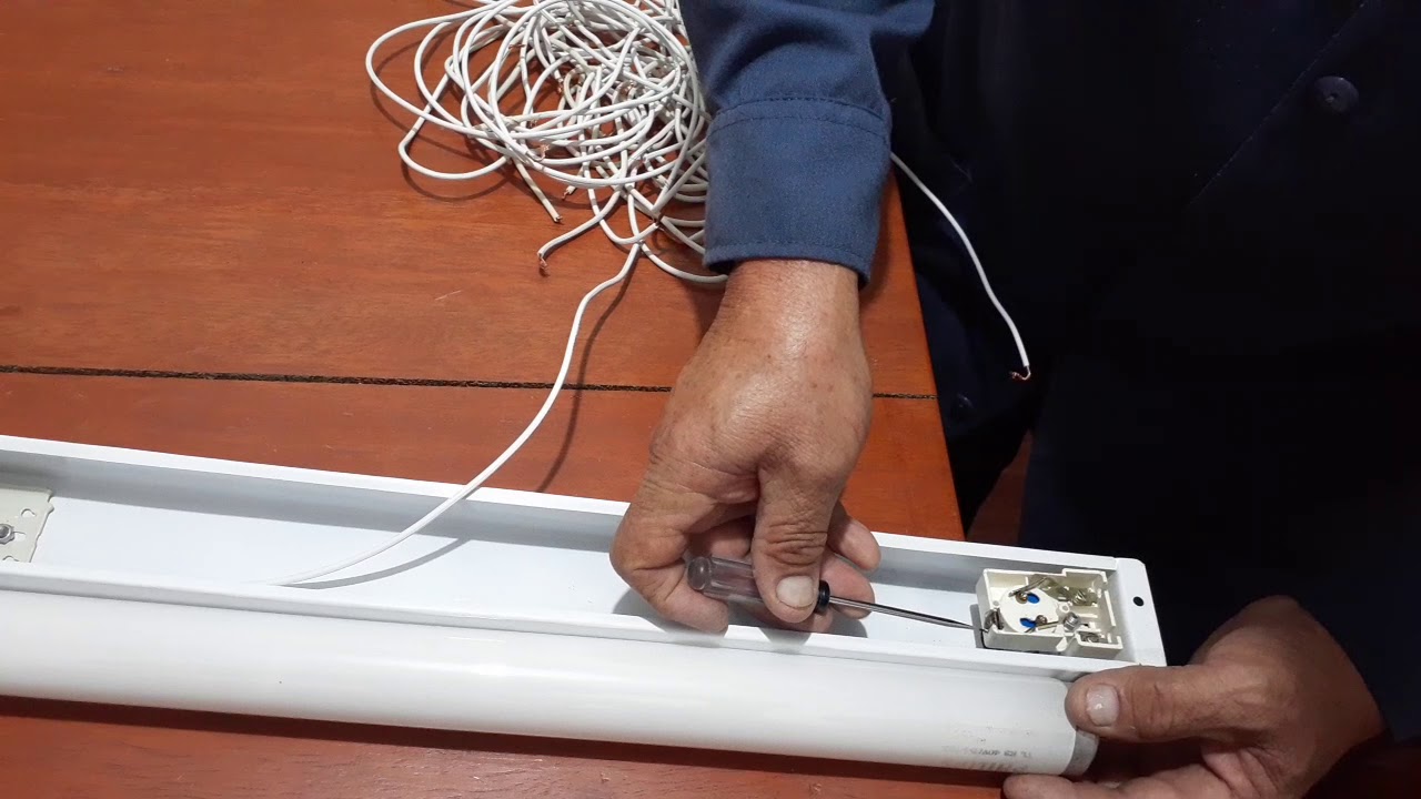 Instalación de un circuito fluorescente con balastro.