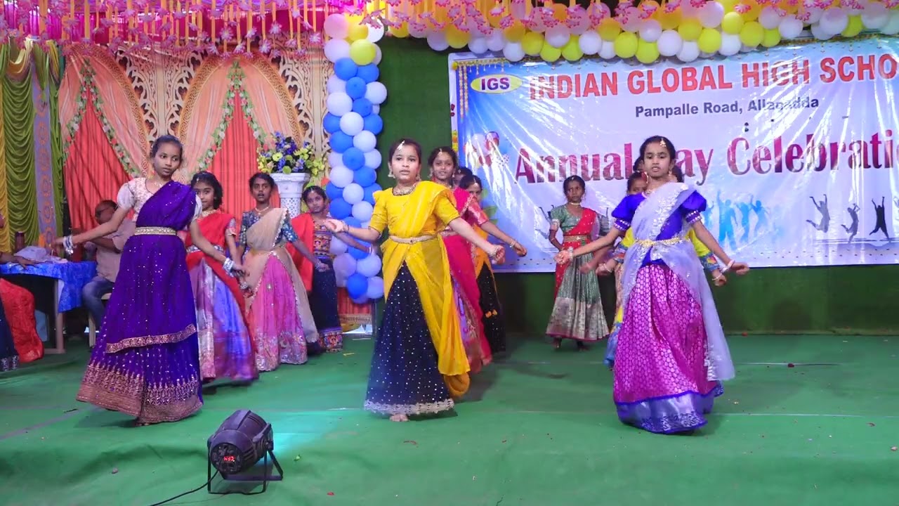 4TH-GIRLS DANCE TO MIXED SONGS
