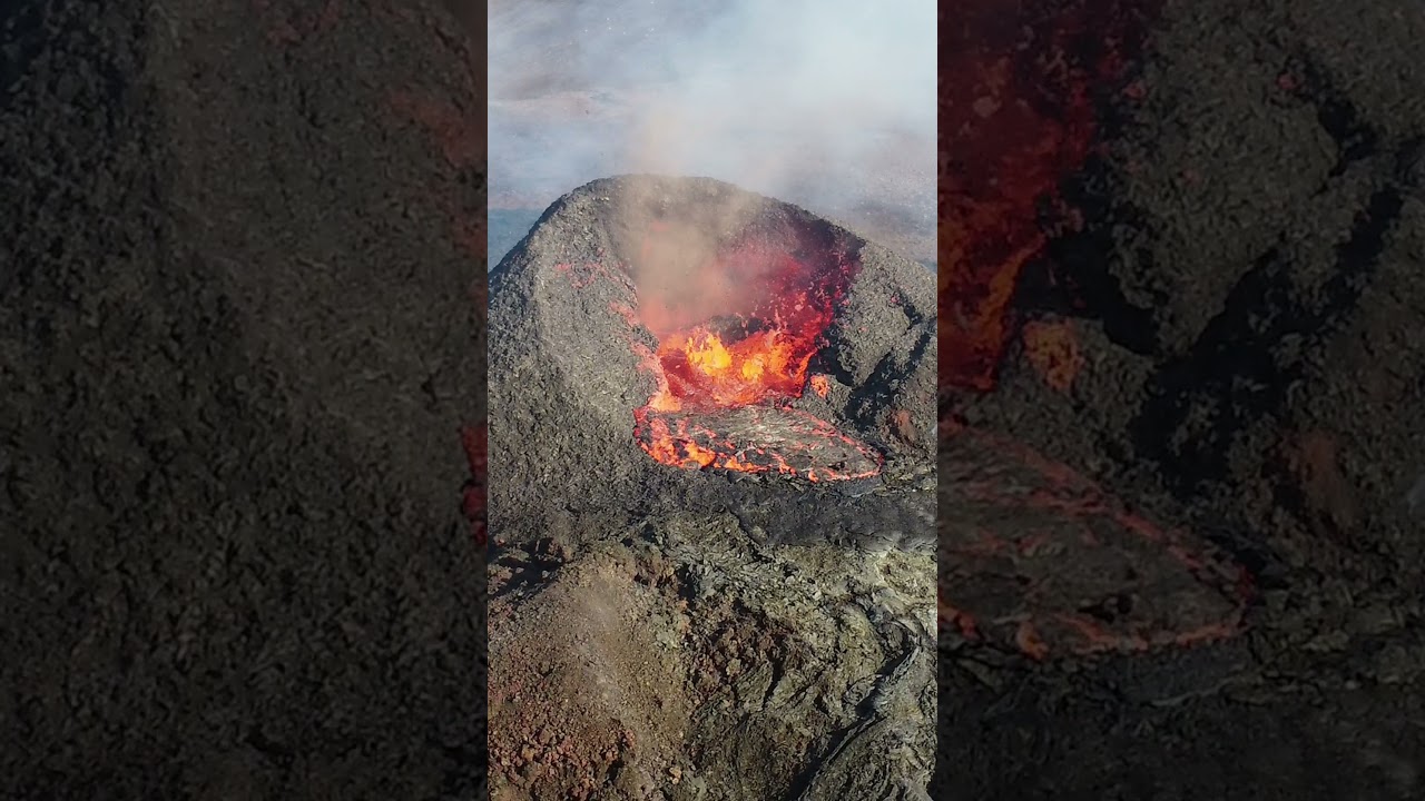 Crater wall broke! Volcano eruption, Iceland 2021 🇮🇸🌋