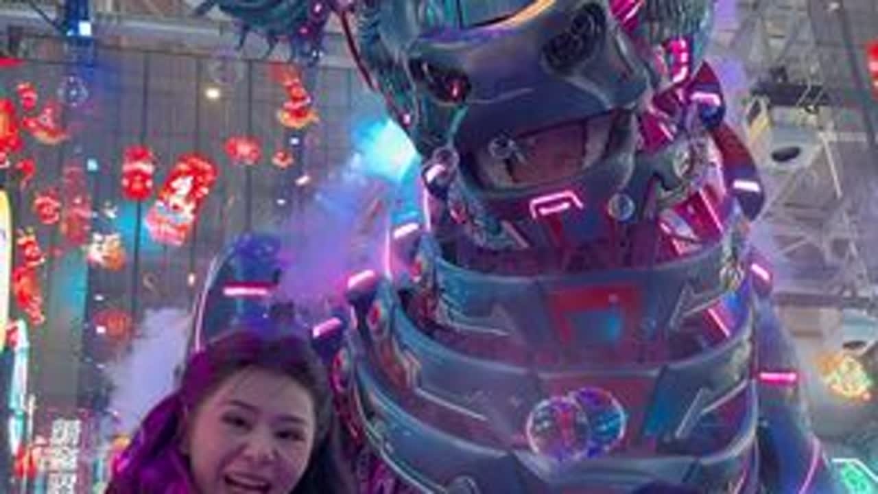 过年拿着婆婆给的钱旅游第一站 你们感觉这个牛震撼吗，真的好帅呀#三胞胎abcd @三胞胎ABCD的日常 @三胞胎ABCD姐姐 @三胞胎月月（受30金）💃 @三胞胎妈妈月月（好物分享）🎉